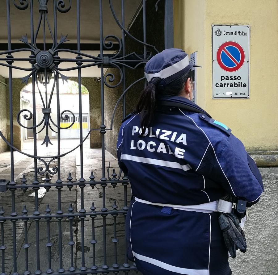 Modena, la Polizia locale scopre un B&B abusivo