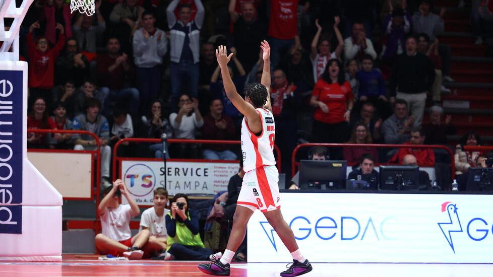 Moore incita il pubblico di Pistoia (foto Nucci)