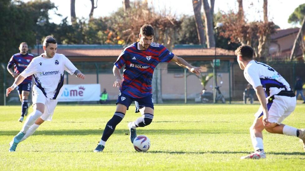 Un'immagine della partita di ieri tra Real Forte Querceta e FolGav (foto UsFG)