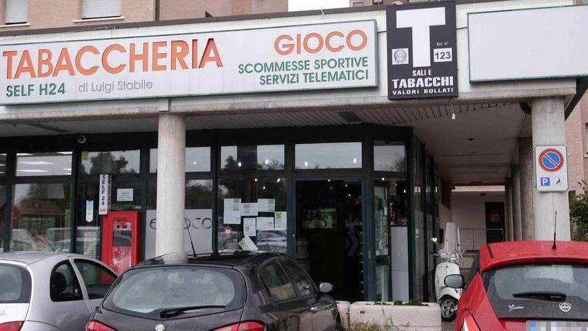 Furto nella notte alla tabaccheria delle Querce