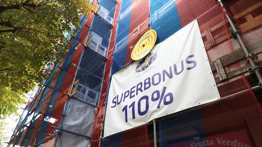 Superbonus, che succede con lo stop del governo? Cna: «25mila cantieri a rischio». Ma c'è una speranza