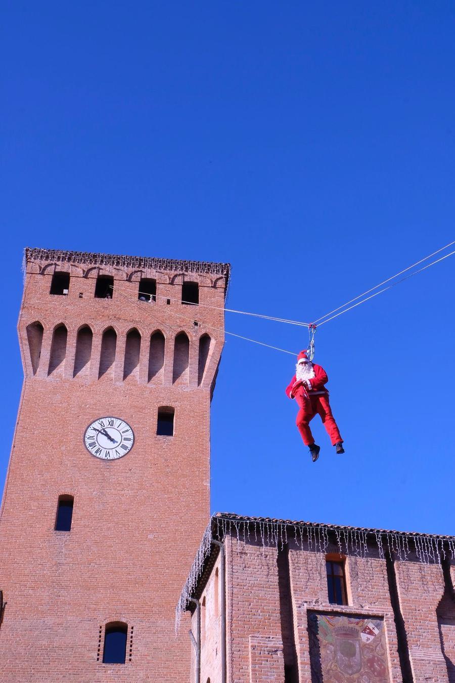 Babbo Natale dal cielo a Formigine