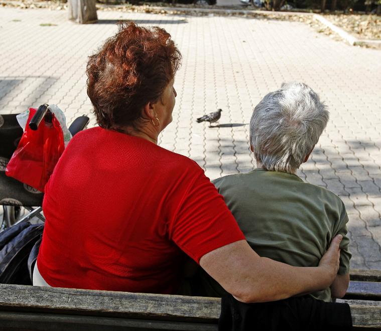 Il demografo Marco Breschi: «Popolazione dimezzata entro pochi decenni. Serve una nuova visione»