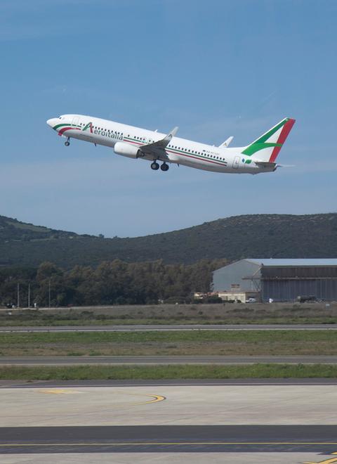 Mario Bruno: «Meno voli e più disagi». Antonio Moro: «È un traffico da record»