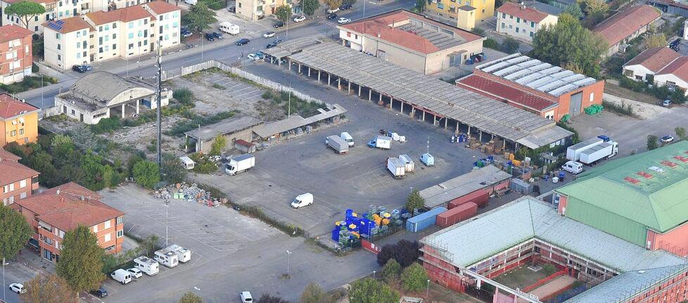Una veduta dell’ex mercato ortofrutticolo dove sarà realizzato il nuovo PalAcqua (Foto Piero Frassi)