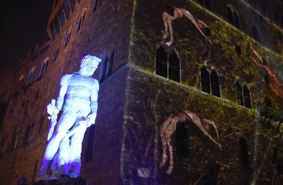 Nella foto, festeggiamenti in piazza della Signoria in occasione del Capodanno 2022