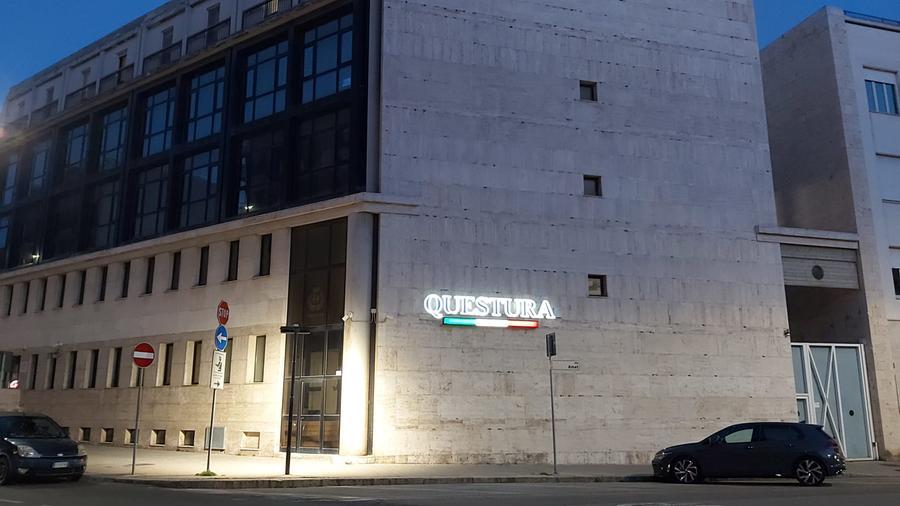 Trappola a luci rosse, 43enne rapinato e pestato a Cagliari: due arresti