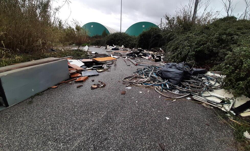 Livorno, spunta la discarica a cielo aperto vicino alle Torri<br>
