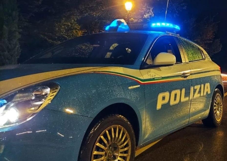 Una volante della polizia in azione (foto d’archivio)