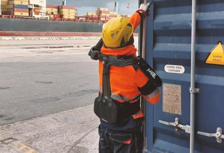 Livorno, sperimentati in porto gli esoscheletri anti-fatica