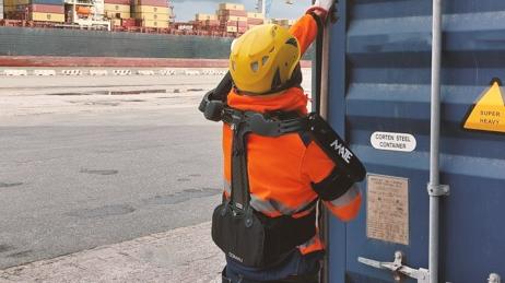 Livorno, sperimentati in porto gli esoscheletri anti-fatica