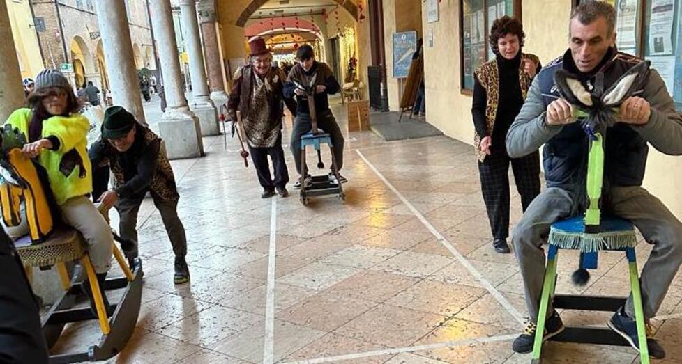Cavalli a dondolo, il palio di Rubiera lo vince un modenese