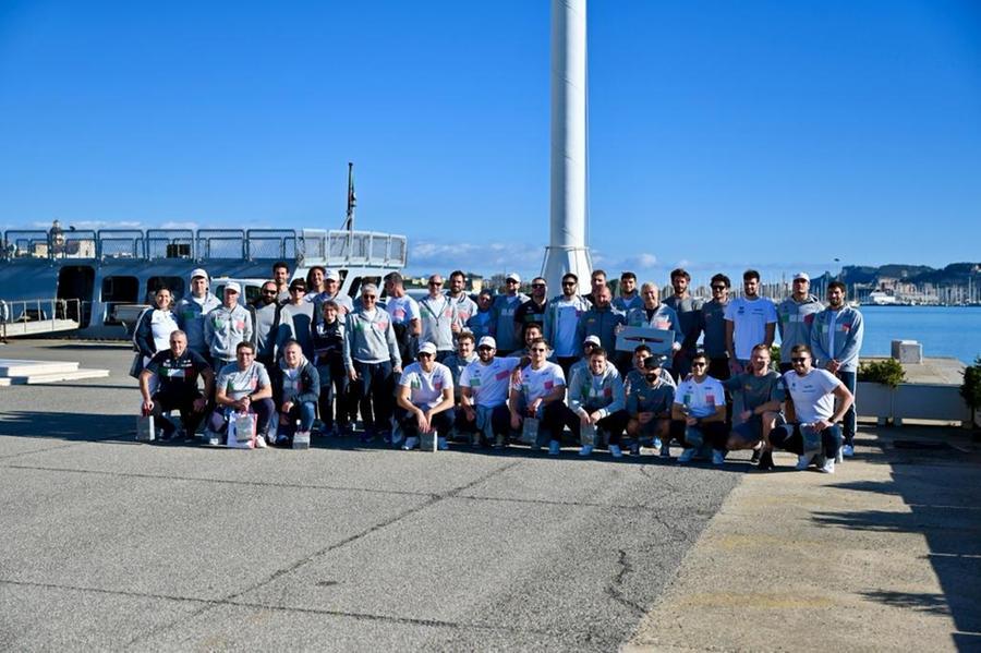 
	La nazionale di pallanuoto e lo staff&nbsp;di Luna Rossa

