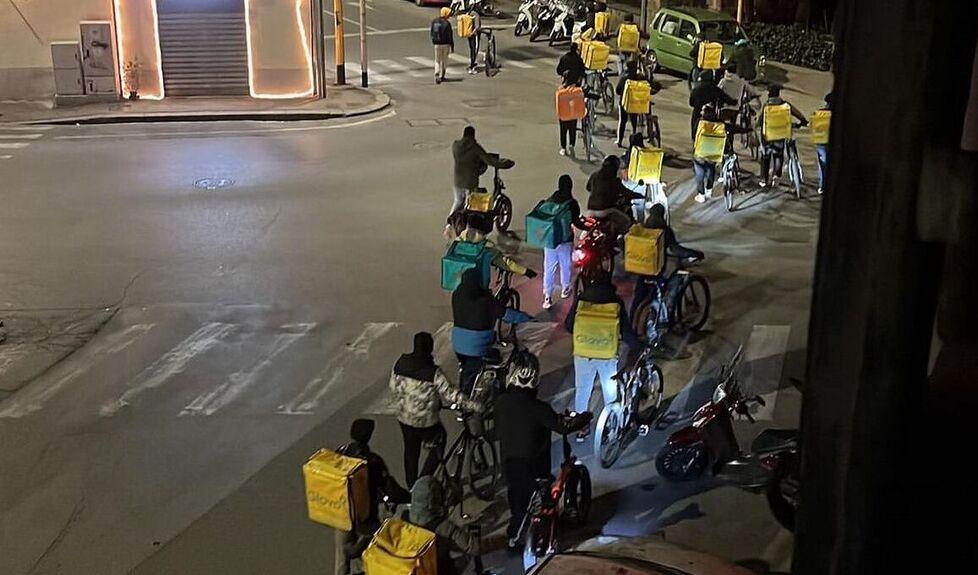 Firenze, la rivolta dei rider è sempre più forte: stavolta in 50 contro il rapinatore – Video