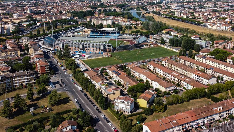 Una veduta di Empoli dall’alto con in primo piano lo stadio Castellani e uno scorcio dell’Arno