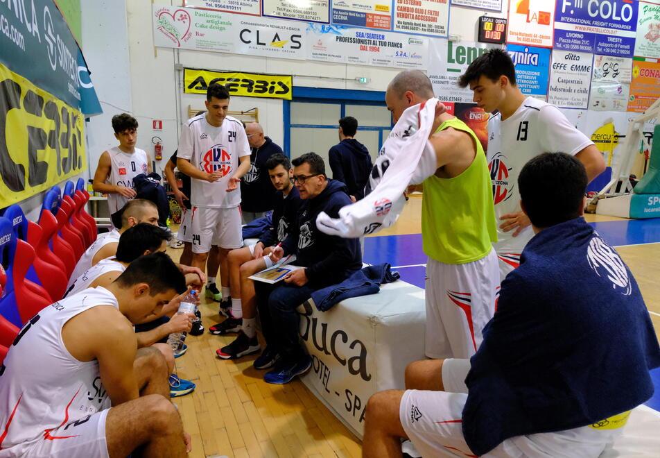 Un timeout di coach Andrea Da Prato (foto Michele Falorni/Silvi)