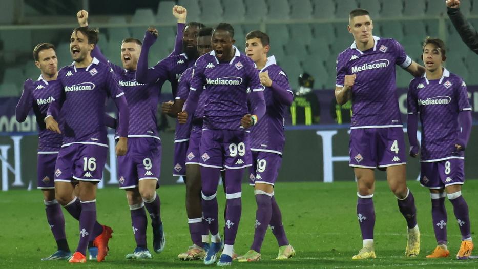 In foto l’esultanza dei giocatori viola al termine della partita di Coppa Italia contro il Parma vinta dalla Fiorentina ai rigori