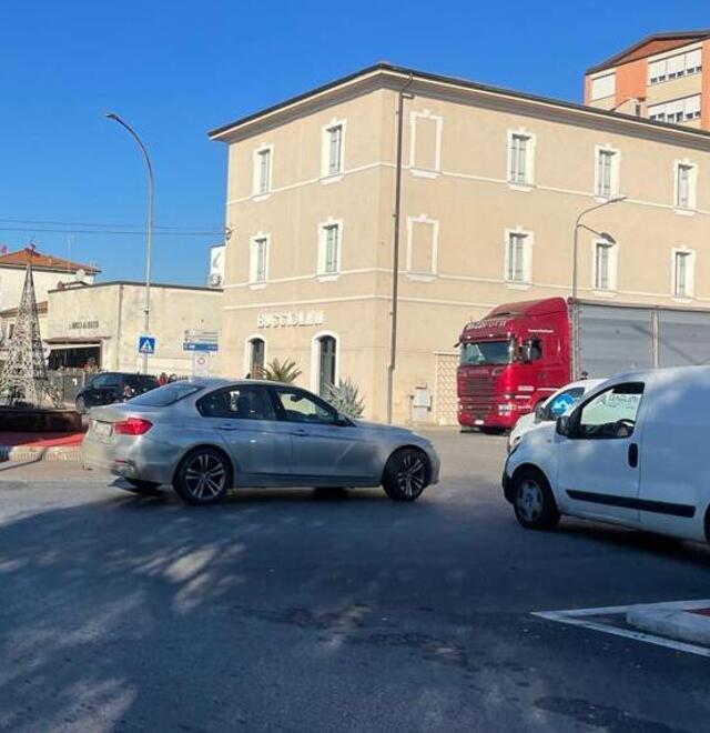 Cavalcaferrovia di Cascina, scattano i divieti: mezzi pesanti “respinti” dai vigili<br>
