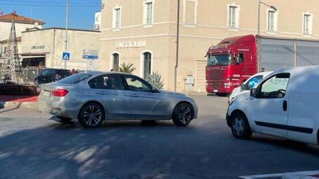 Cavalcaferrovia di Cascina, scattano i divieti: mezzi pesanti “respinti” dai vigili<br>