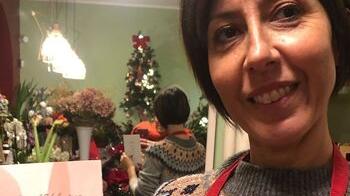 Natale, i regali più originali a Modena: dal bouquet mensile alle lezioni di sartoria