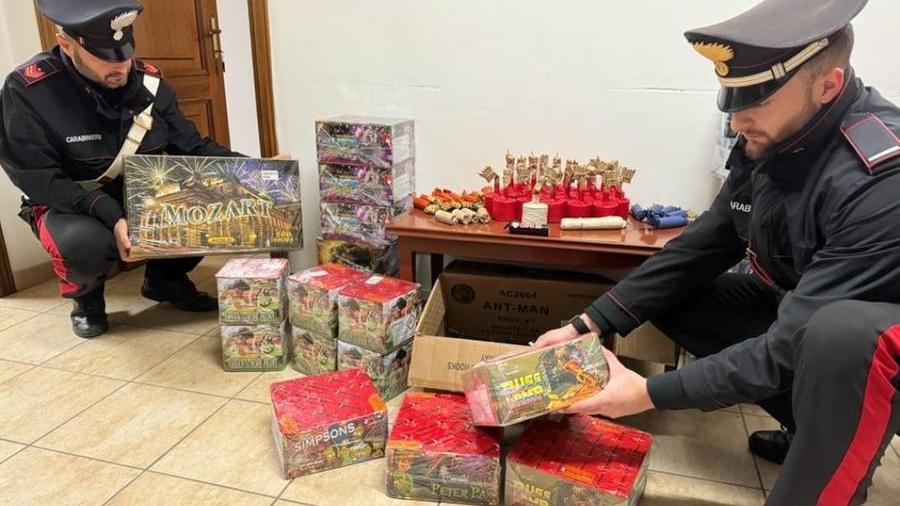I carabinieri scovano un “arsenale” di oltre 100 chili di fuochi d’artificio: 37enne di Nuxis nei guai