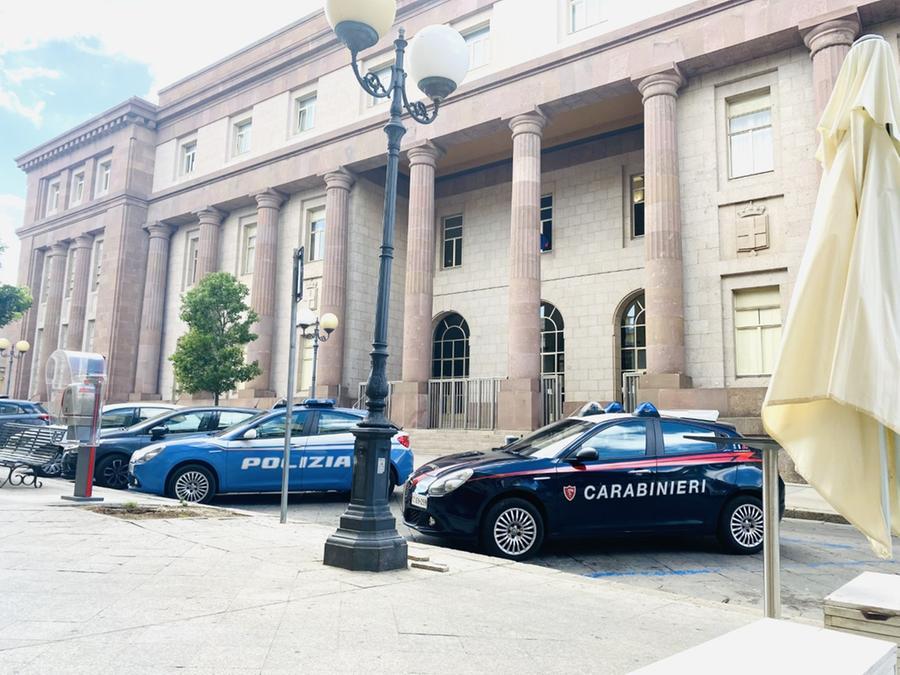 Sassari, «Dammi 400 euro o racconto le tue perversioni sessuali», 55enne sassarese a processo