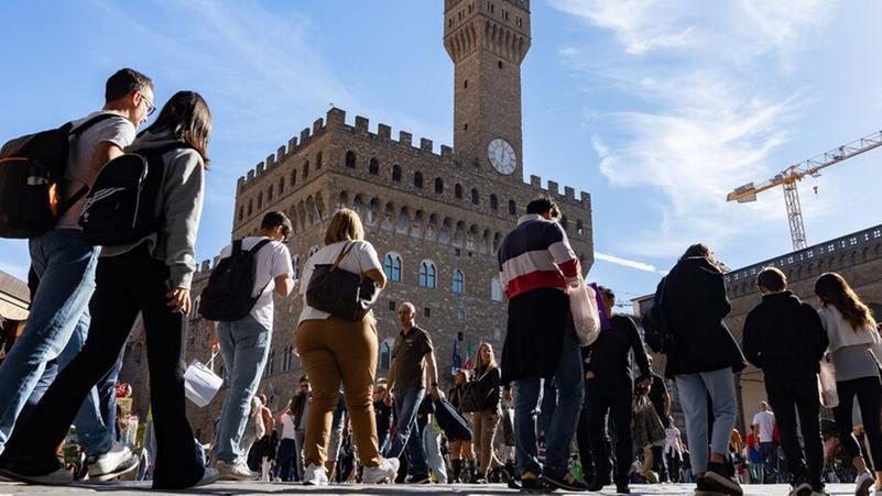 Imu cancellata sulla seconda casa per chi passa all’affitto “lungo”: la mossa di Nardella contro le locazioni brevi