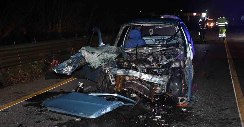 In auto tampona un Tir, gravissimo un 42enne