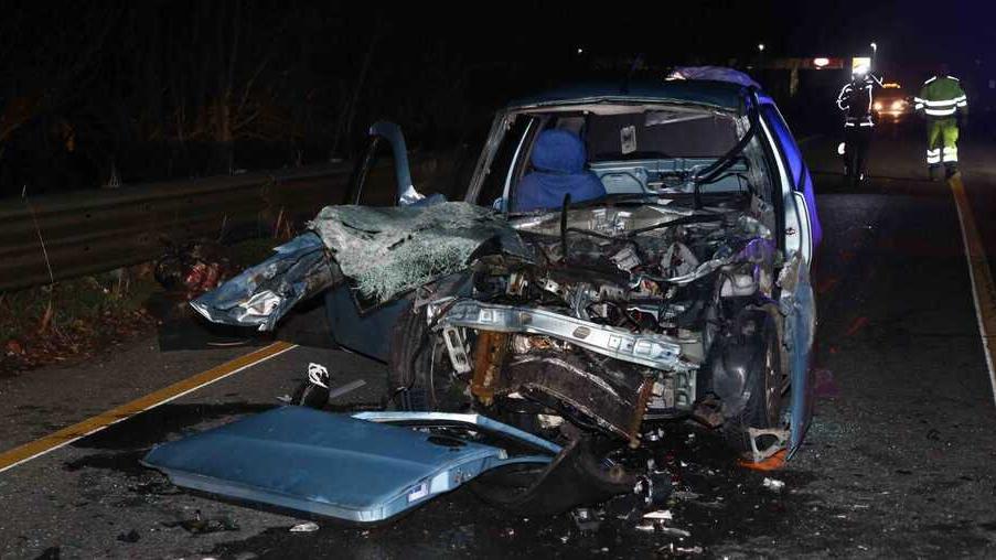 In auto tampona un Tir, gravissimo un 42enne
