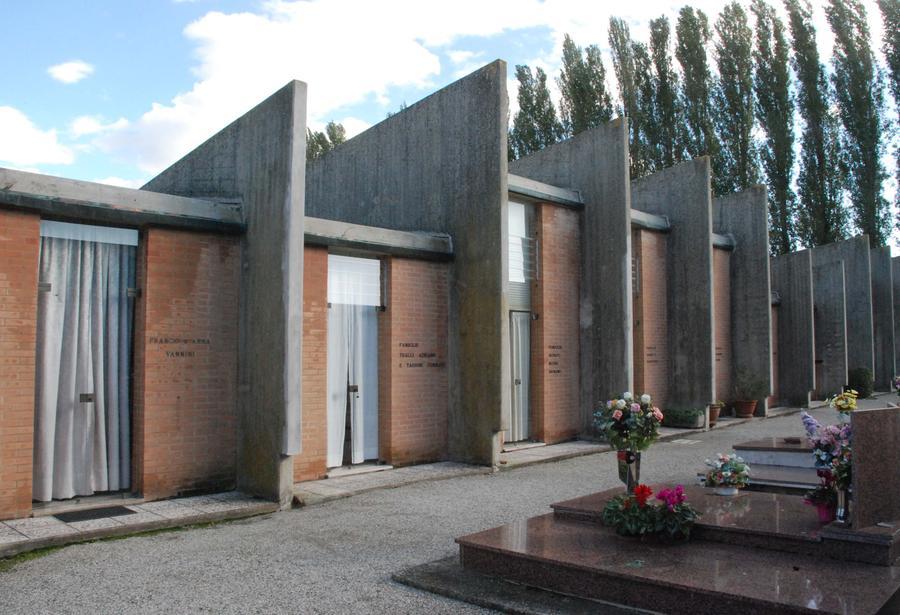 Furti di rame nei cimiteri di Argenta: «Impossibile sorvegliarli tutti»