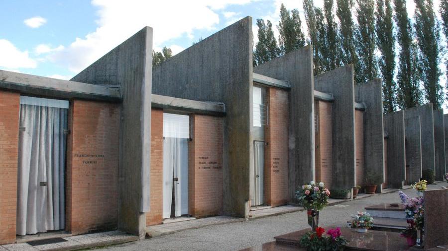 Furti di rame nei cimiteri di Argenta: «Impossibile sorvegliarli tutti»
