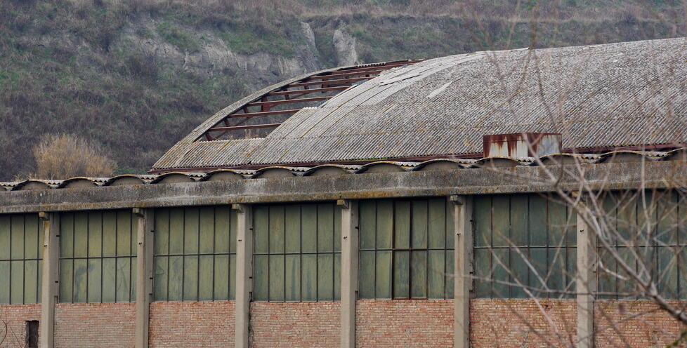 Empoli, amianto nell’ex fornace La Farfalla: ecco il piano del Comune per risolvere il problema