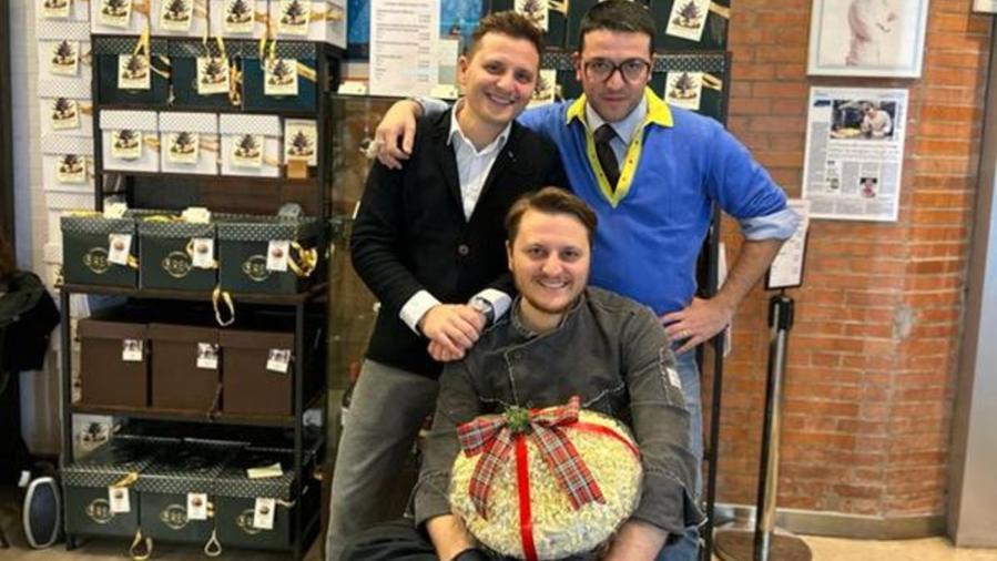 In piedi Biagio Pianese e (a destra) Fulco Abbate, sotto, Antonio Pianese all’interno del bar pasticceria laboratorio Crem