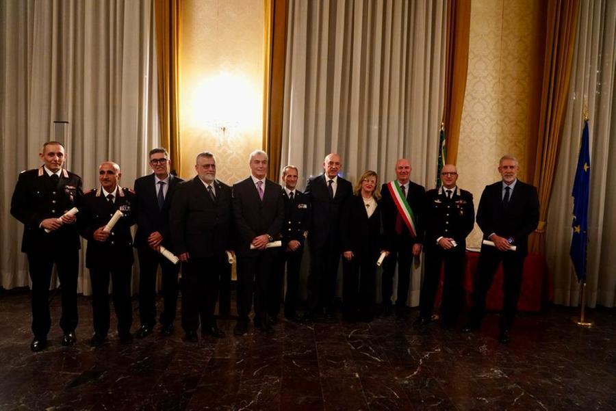 
	I premiati col prefetto (foto di Franco Silvi)

