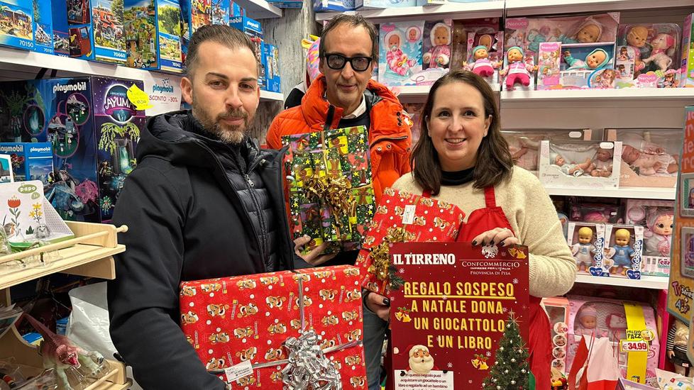 Natale a Pisa e Pontedera, l’ultimo “Regalo Sospeso”: «Felici di donare sorrisi»