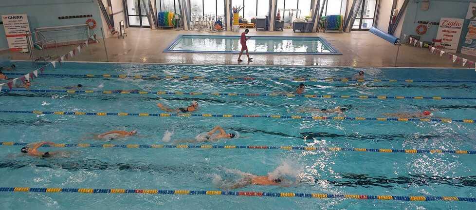 Piscina di Pontedera, la riapertura è un bel tuffo nel passato: «Decine di conferme ai corsi 2024»<br>
