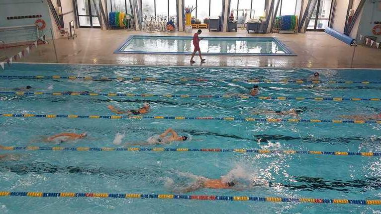 Piscina di Pontedera, la riapertura è un bel tuffo nel passato: «Decine di conferme ai corsi 2024»<br>