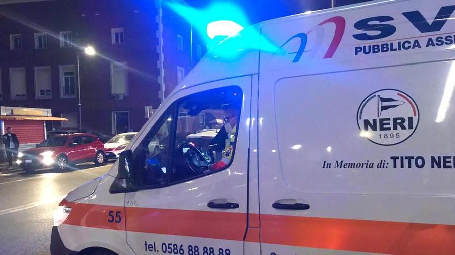 Livorno, 83enne cade sulle scale e muore