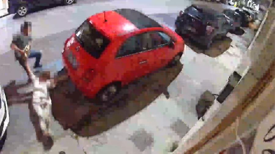 Viareggio, massacra e deruba due anziani: l’aggressore preso grazie a una scarpa da ginnastica – Video
