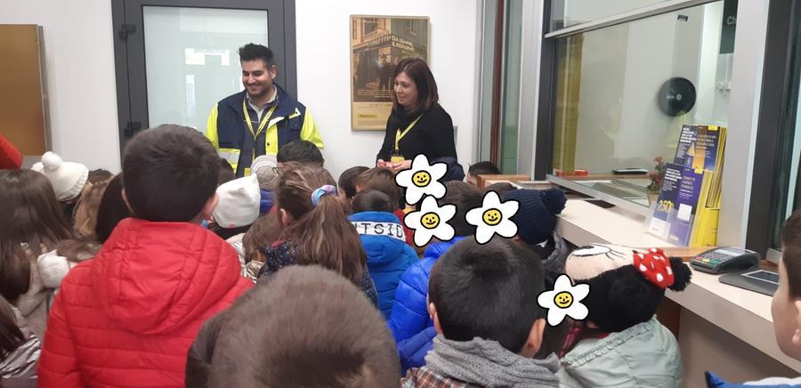 
	La consegna delle letterine nell'ufficio di Poste Italiane a Santu Lussurgiu

