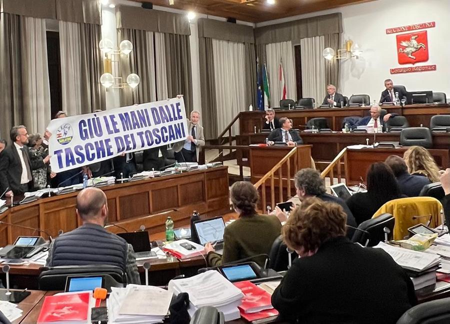 Tasse in Toscana, approvato l’emendamento: gli aumenti Irpef per fascia di reddito