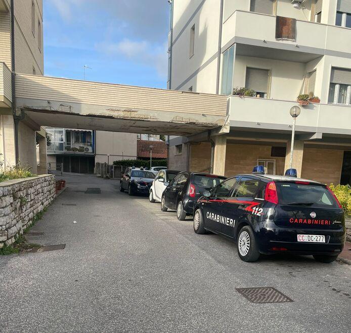 Livorno, trovato morto nella casa all’Ardenza: «Non lo vedevamo da qualche giorno»
