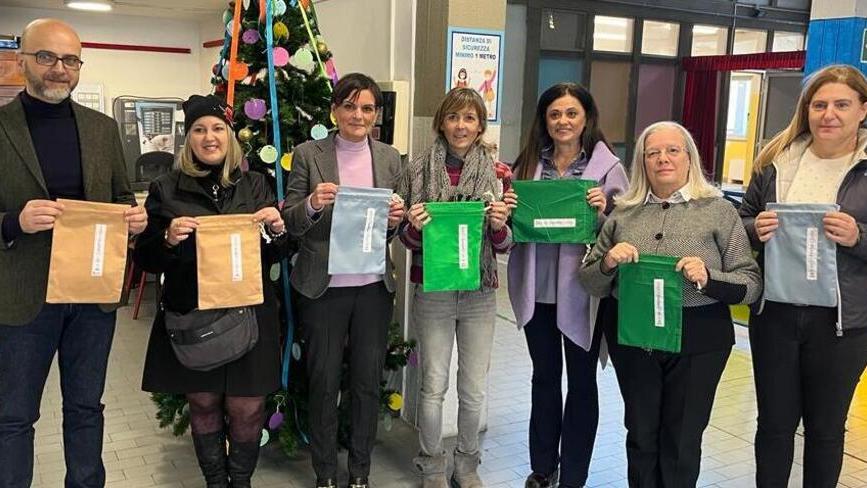 Lucca, contro lo spreco di cibo a scuola arriva “Me lo porto a casa”<br>