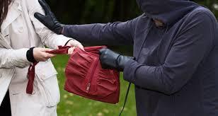 Tentativo di scippo a Olbia, la vittima sui social: «Nessuno è intervenuto»