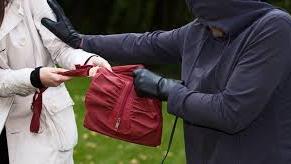 Tentativo di scippo a Olbia, la vittima sui social: «Nessuno è intervenuto»