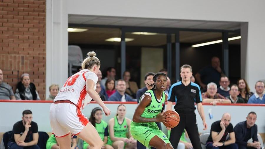 <strong>Mya Hollingshd</strong> autrice di una incredibile doppia doppia