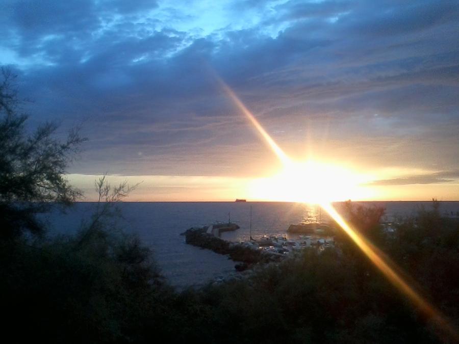 Livorno, il buongiorno al tramonto di Livio Magni