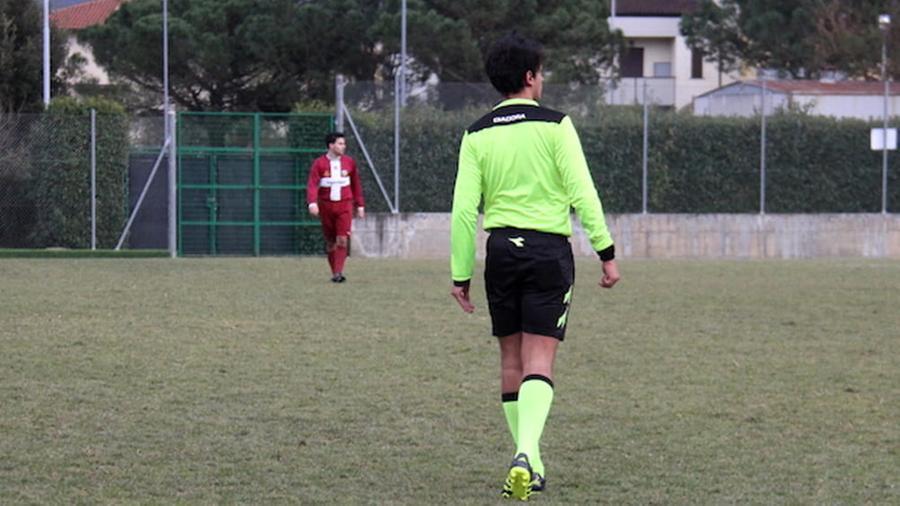 Tenta di aggredire l’arbitro, 5 mesi di squalifica per un calciatore sulcitano