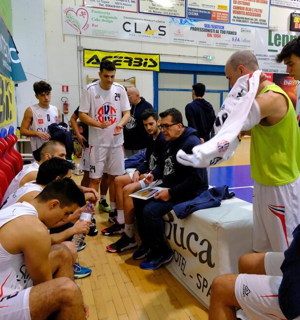 Un timeout di coach Da Prato (foto Michele Falorni/Silvi)