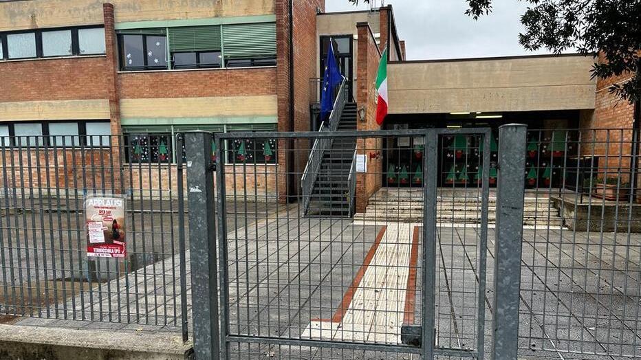 Terricciola, rubati quindici computer portatili alla scuola media: ma non c'è tracia di effrazione<br>